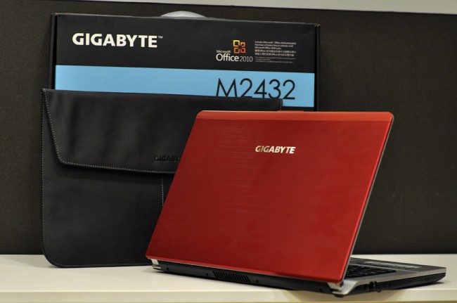 Фото - GIGABYTE M2432M: цвет страсти, сталь и мужской характер