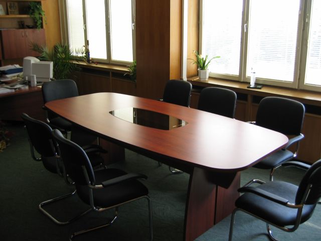 Фото - Столы для переговоров и совещаний