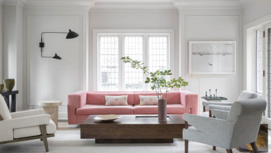 Фото - Изысканный дизайн с розовым диваном и смелой обеденной в Торонто