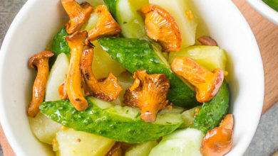 Фото - Картофельный салат с лисичками и малосольными огурцами