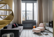 Фото - Модный дизайн с золотыми акцентами в маленькой квартире с антресолью в Москве (41 кв. м)