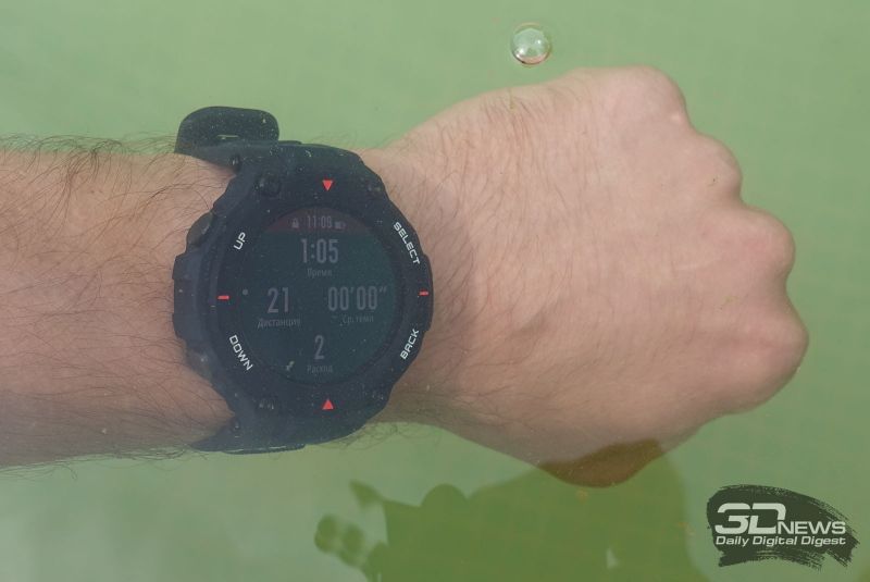 Работа часов Amazfit T-Rex под водой