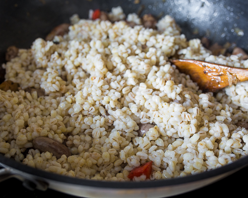 Пилав из перловки с куриными сердечками