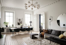 Фото - Прекрасная белая квартира с лепниной и синей кухней в Гётеборге