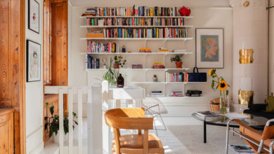 Фото - Роскошные деревянные окна и мини-библиотека: уютная скандинавская квартира в 2 уровня (55 кв. м)