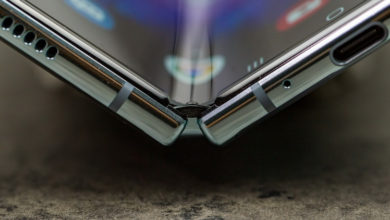 Фото - В Сети появилось первое «живое» фото смартфона с гибким экраном Samsung Galaxy Z Fold 2