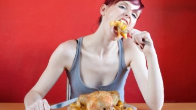 Фото - Почему во время ПСМ женщины много едят?