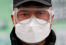 Фото - Вирусолог: почему перчатки и очки бесполезны во время пандемии