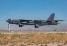 Фото - Бомбардировщик B-52H показали с «супер-пупер-ракетой» Трампа