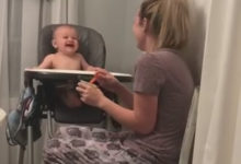 Фото - Чихающая мама знает, как насмешить своего ребёнка