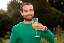 Фото - Чтобы избавиться от депрессии, мужчина начал пить собственную «выдержанную» мочу