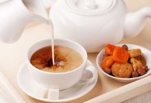Фото - Диетологи не рекомендуют пить чай с молоком