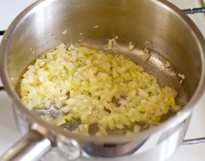 Дорада с картофельным гарниром и сливочно-горчичным соусом