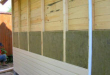Фото - Грамотная обшивка деревянного дома сайдингом с утеплением: нюансы и требования
