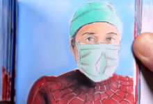Фото - Художник превращает медицинских работников в супергероев
