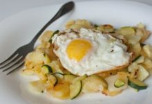 Фото - Яйца с жареным картофелем и цуккини
