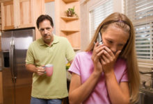 Фото - Как отцу реагировать на поклонников дочери-подростка?