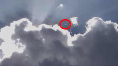 Фото - Летающая тарелка попыталась укрыться в облаках, но всё равно попалась на глаза очевидцу