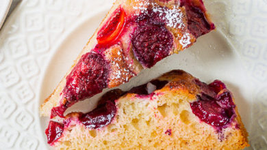 Фото - Медовый пирог со сливами