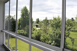 Фото - Монтаж алюминиевого балкона своими руками: детальная инструкция для самостоятельной установки