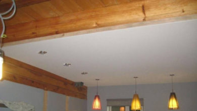 Фото - Натяжные потолки в деревянном доме: преимущества и недостатки, выбор и монтаж конструкции