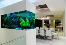 Фото - Особенности установки аквариума в интерьере коридора, гостиной, спальни и ванной комнаты