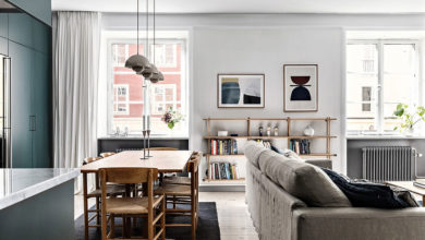 Фото - Открытая гостиная и эффектная тёмно-синяя кухня: квартира в Стокгольме (86 кв. м)