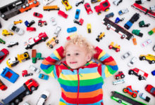 Фото - Почему не стоит покупать детям много игрушек?