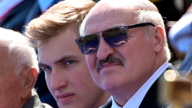 Фото - Пользователи сети решили спасти сына Лукашенко от отца