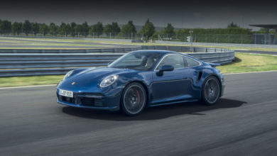 Фото - Porsche 911 Turbo вплотную приближен к 911 Turbo S