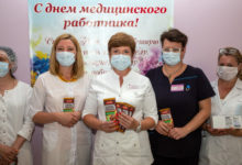 Фото - Пресс-релиз: КФ «Победа» поддерживает саратовских врачей шоколадом для укрепления иммунитета