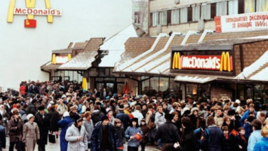 Фото - Пресс-релиз: В честь 30-летия легендарный Макдональдс на Пушкинской вернёт на 1 день советские цены на БигМак, гамбургер и чизбургер!