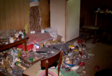 Фото - Россияне шесть лет боролись с вонью из квартиры умершей соседки