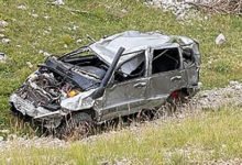 Фото - Россияне сорвались на машине в ущелье в Крыму