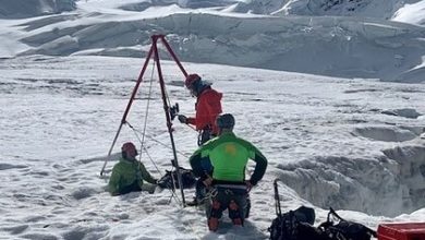 Фото - Россиянка в шортах упала в расщелину на леднике и два дня дожидалась спасателей