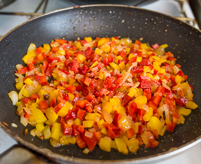 Рубленый мясной рулет со сладким перцем