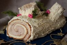 Фото - Рулет “Рождественское полено” с кремом из белого шоколада