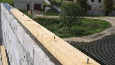 Фото - Способы крепления мауэрлата для двускатной крыши, возведенной на здании из газосиликатных блоков