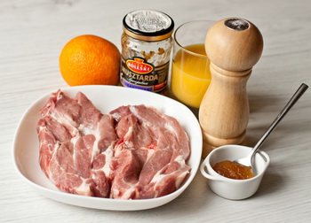 Стейки из свинины с апельсиново-горчичным соусом