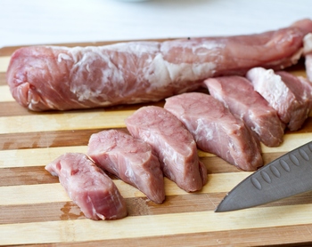 Свиная вырезка со сливочно-грибным соусом