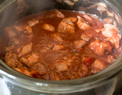 Свинина по-испански с оливками и сладким перцем