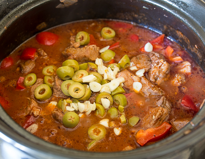 Свинина по-испански с оливками и сладким перцем