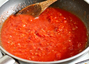 Треска, запеченная под томатным соусом с фетой