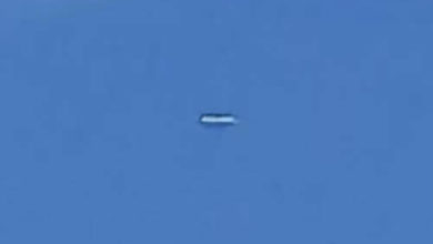 Фото - В небе появился странный летающий цилиндр