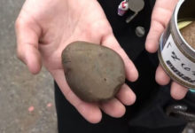 Фото - В продажу поступили консервированные камни, собранные на железнодорожных путях