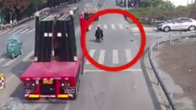 Фото - В результате шокирующего ДТП мужчину на скутере завалило стеклом