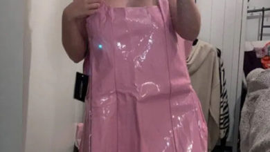 Фото - Вместо красивого платья покупательница получила розовый «пластиковый пакет»