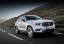 Фото - В семействе гибридных Volvo XC40 появилась версия попроще