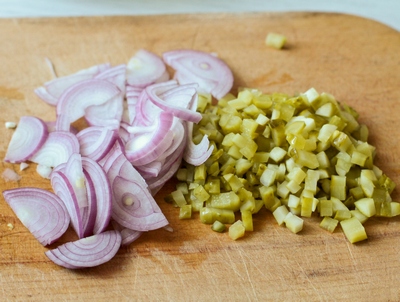 Закуска из сельди с яблоками и сметанным соусом