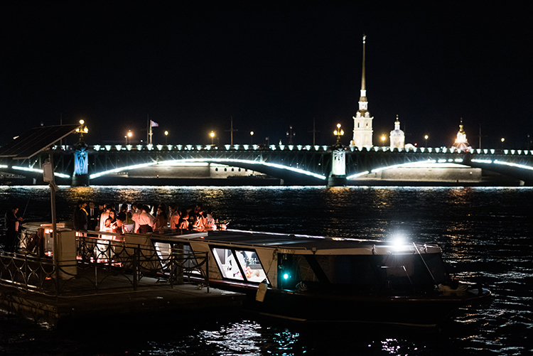 Полина Киценко, Снежана Георгиева и другие на необычном ювелирном показе в Санкт-Петербурге